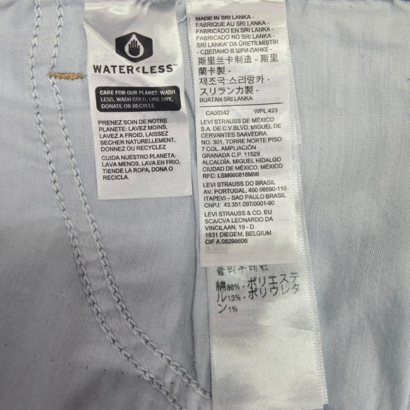 Levi's High Waisted Mom Jeans Ripped Distressed Denim Light Wash Women's 22W - Picture 8 of 13